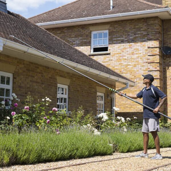 How to Remove Moss From a Roof